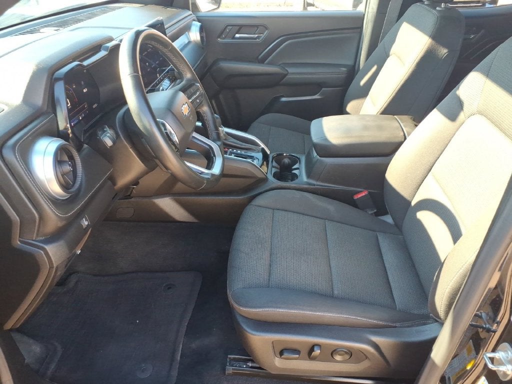 2025 Chevrolet Colorado LT - Photo 13