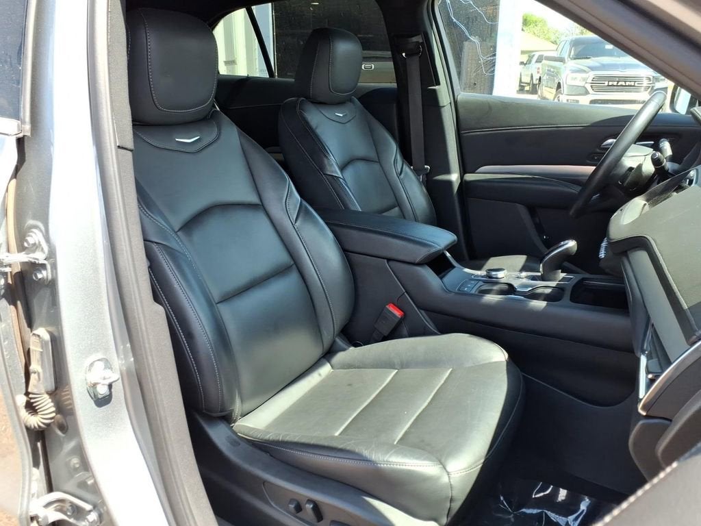 2023 Cadillac XT4 Premium Luxury