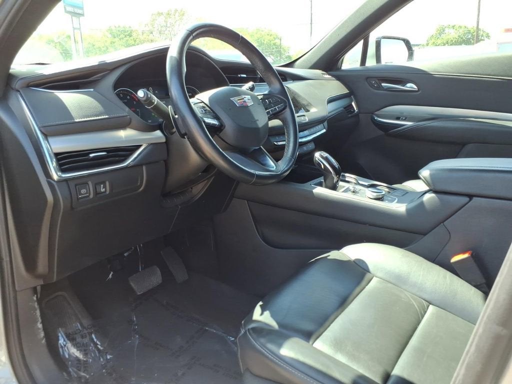 2023 Cadillac XT4 Premium Luxury