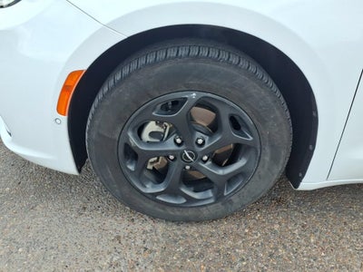 2024 Chrysler Pacifica Hybrid S Appearance Pkg