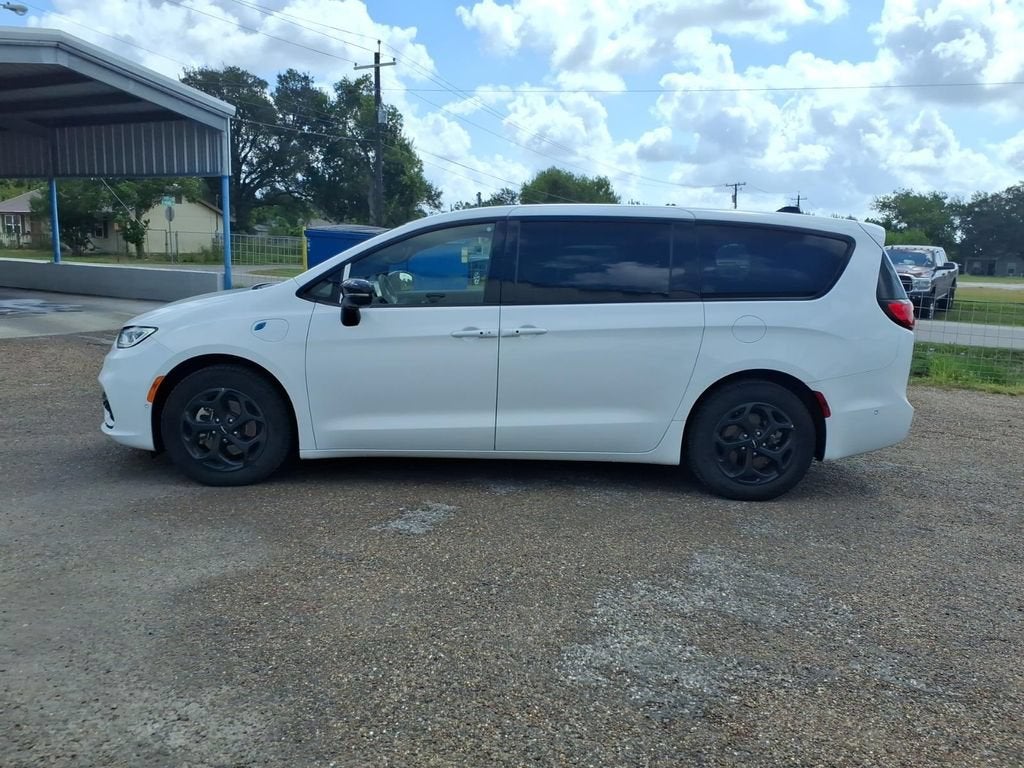 2024 Chrysler Pacifica Hybrid S Appearance Pkg
