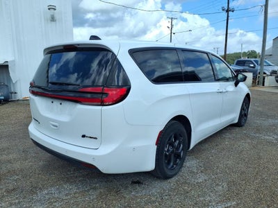 2024 Chrysler Pacifica Hybrid S Appearance Pkg