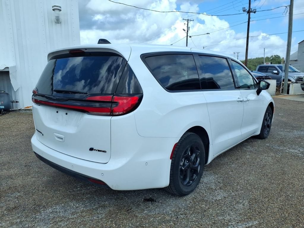 2024 Chrysler Pacifica Hybrid S Appearance Pkg
