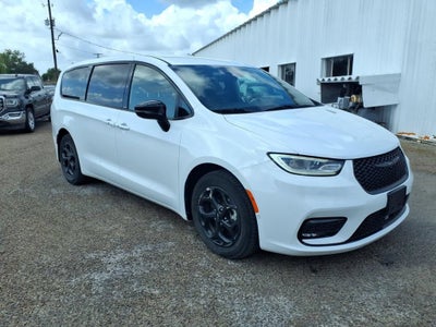 2024 Chrysler Pacifica Hybrid S Appearance Pkg