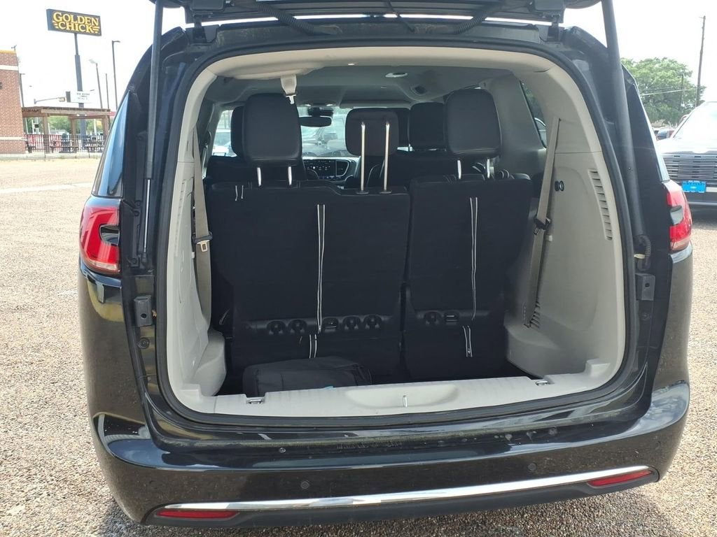 2024 Chrysler Pacifica Hybrid Select