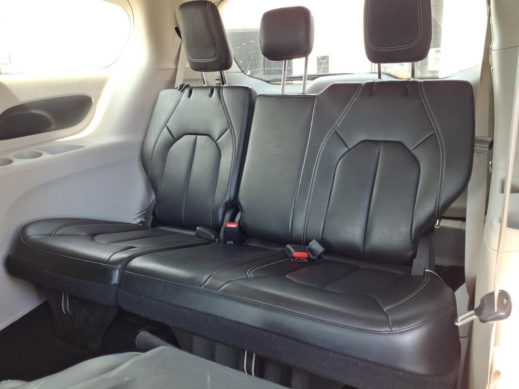 2024 Chrysler Pacifica Hybrid Select