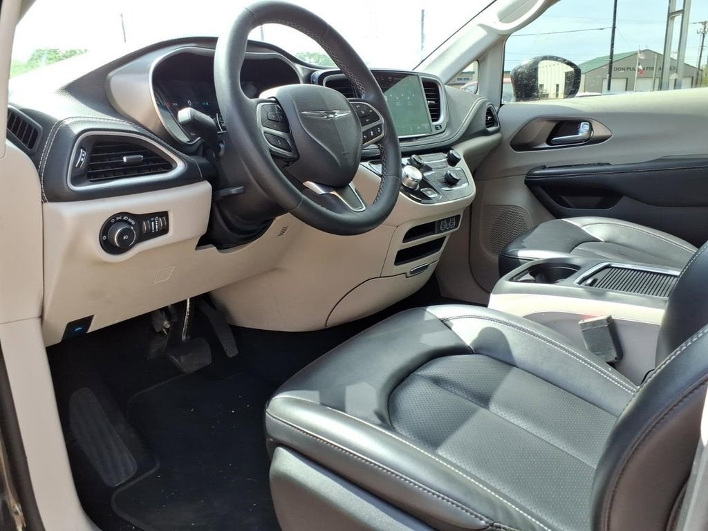 2024 Chrysler Pacifica Hybrid Select