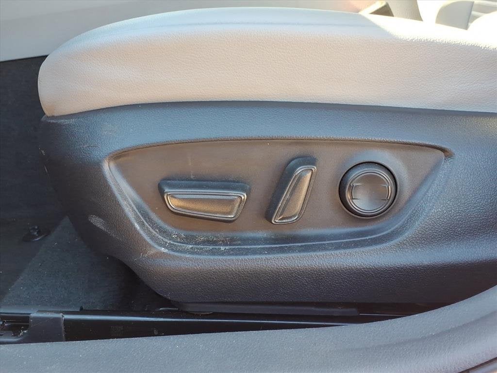 2023 Toyota Camry Hybrid SE