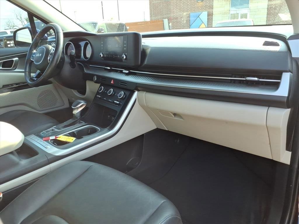 2023 Kia Carnival LX