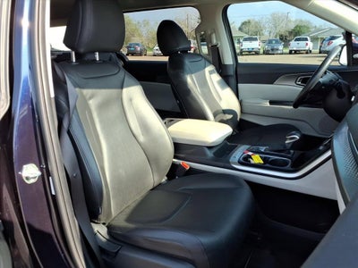 2023 Kia Carnival LX