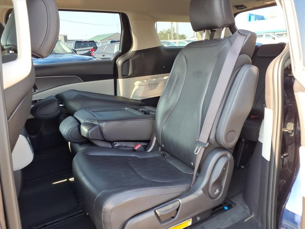 2023 Kia Carnival LX