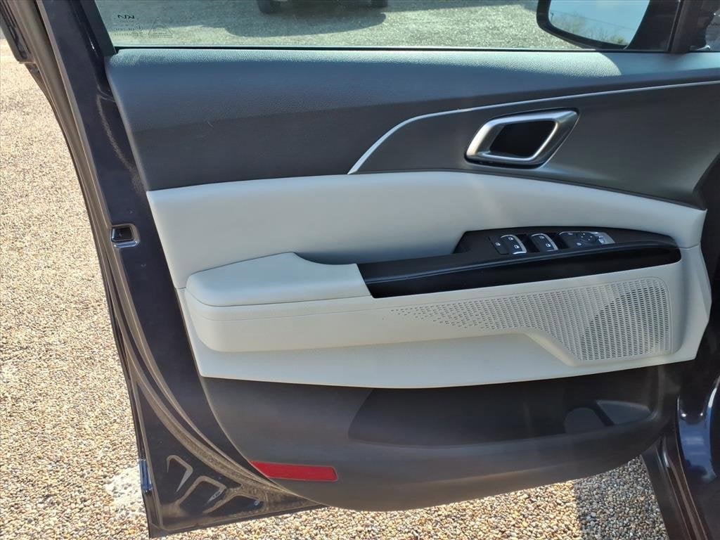 2023 Kia Carnival LX