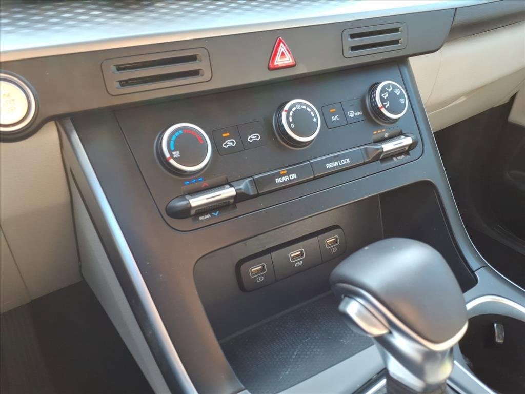 2023 Kia Carnival LX